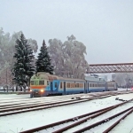 Д1-718 на станции Попасная, Современные, Зима, День, Снег, Вокзалы