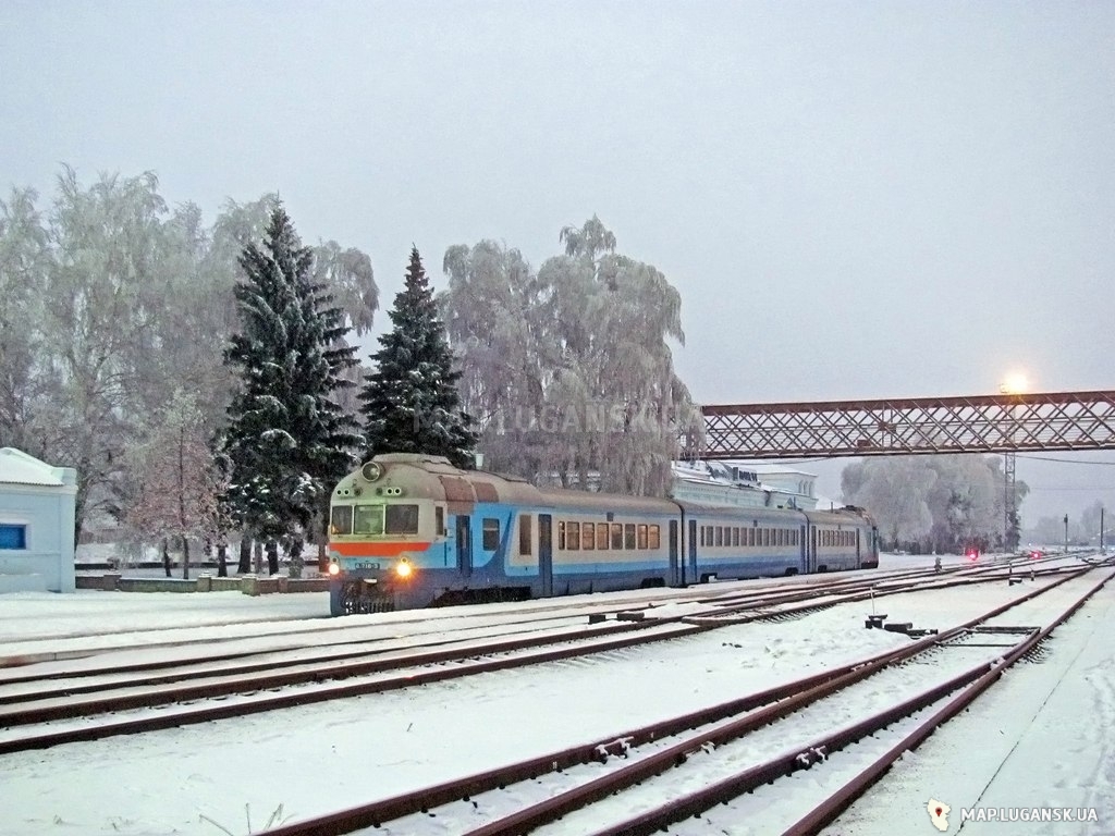 Д1-718 на станции Попасная, 2016 год, Современные, Зима, День, Снег, Вокзалы