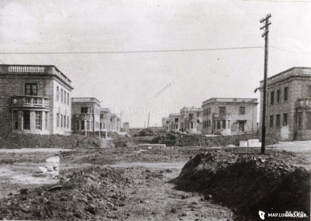 Котеджи по ул. Социалистической уже построены, но улица ещё не готова., предположительно1948 год, История, Любительские, Строительство, Панорамные, Весна