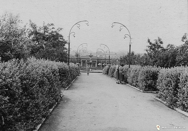 Сквер комсомола, предположительно1954 год, История, Любительские, Черно-белые, Достопримечательности