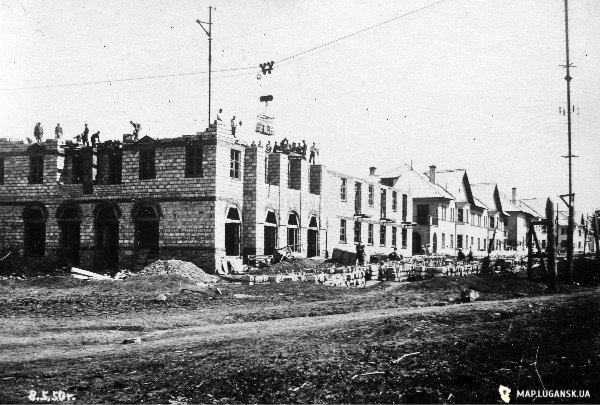 Строительство дома на перекрёстке ул. Калинина-Интернациональная, 1950 год, История, Черно-белые, Строительство