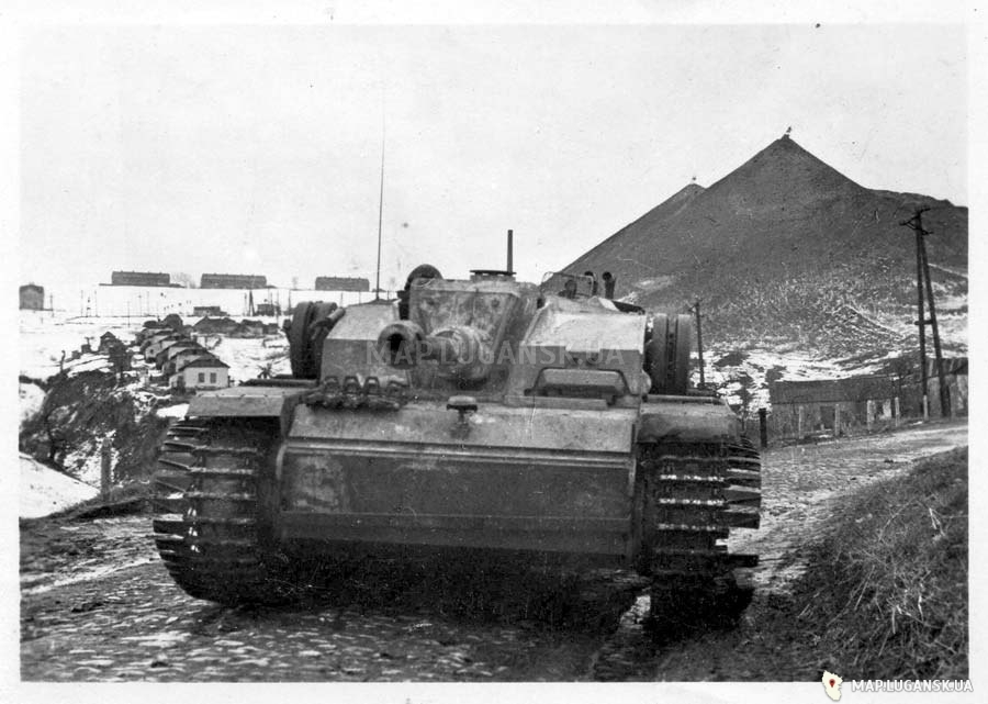 Немецкий танк StuG III Ausf.F/8 в районе улицы Красная, 1942 год, История, Черно-белые, Война