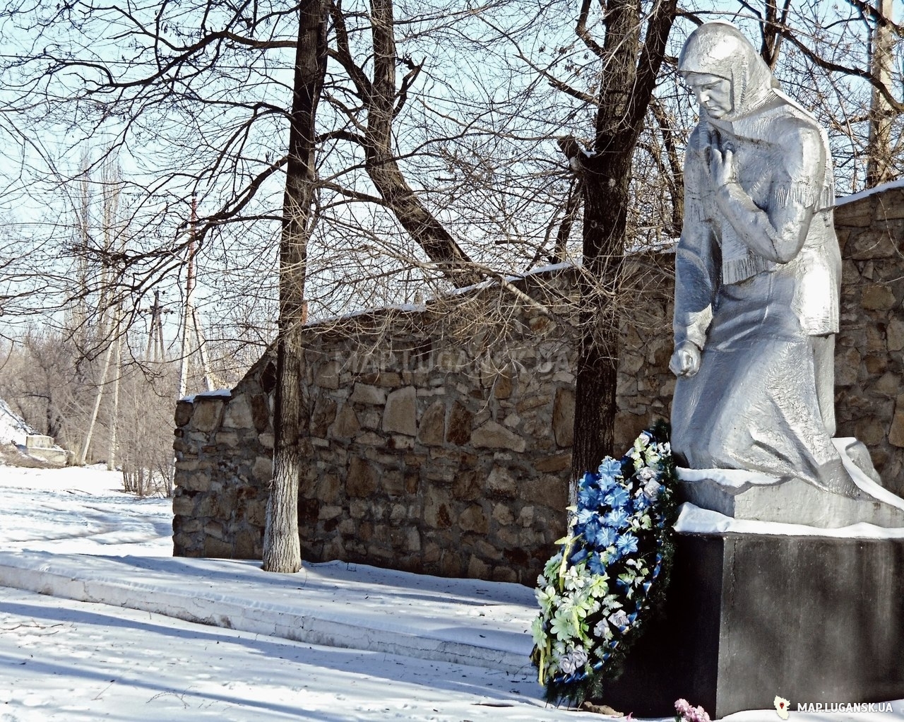 Памятники Перевальска, предположительно2014 год, Современные, Зима, День, Снег, Цветные