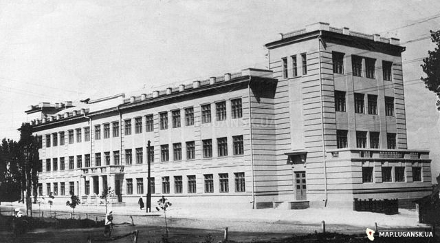 Попасная, здание школы до войны, предположительно1940 год, История, Черно-белые