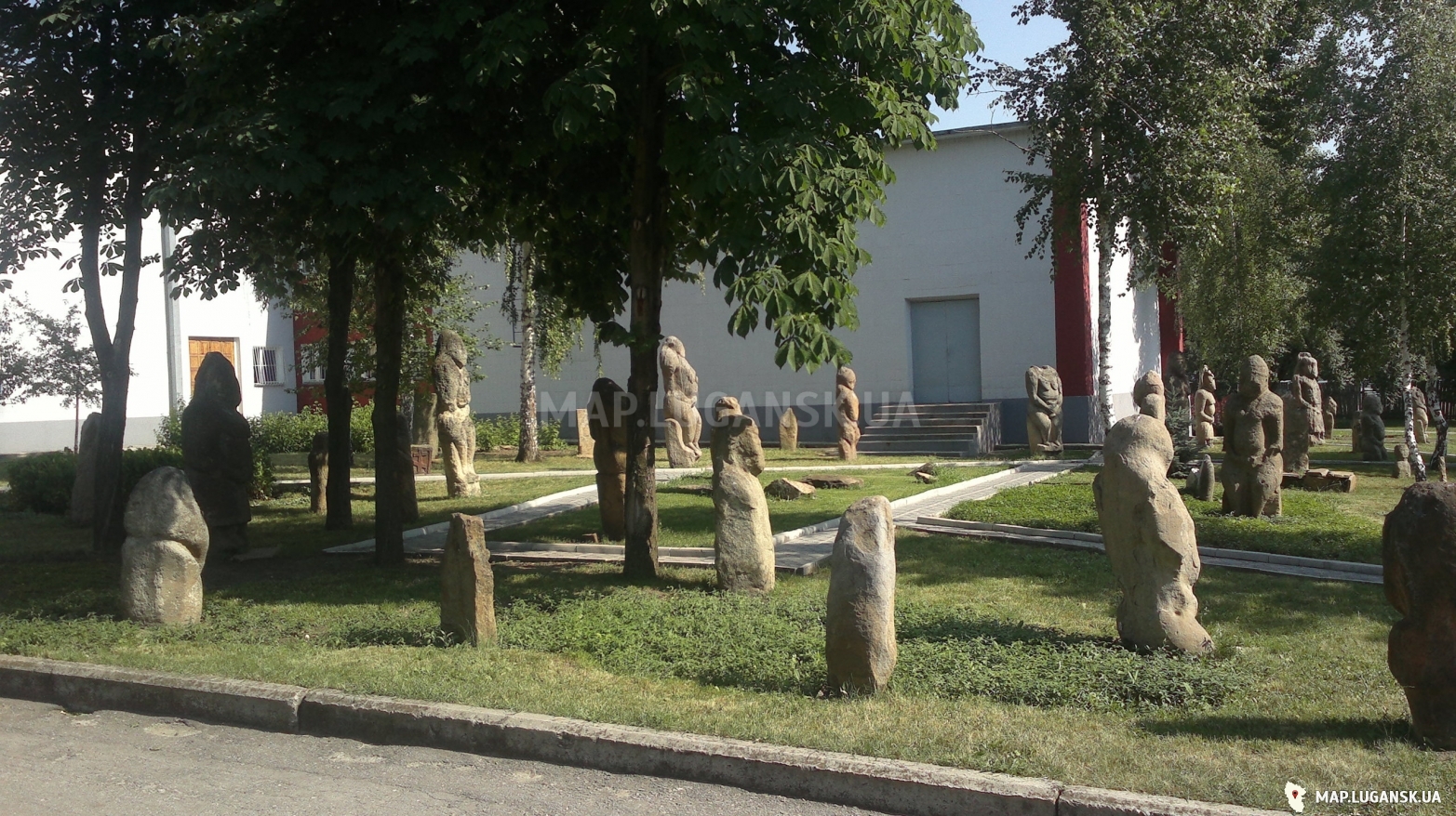 Парк-музей каменных баб, Современные, Достопримечательности, Цветные