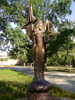 Памятник Татьяне Снежиной