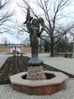 Памятник Татьяне Снежиной