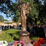 Памятник Татьяне Снежиной, Современные, Достопримечательности, Цветные