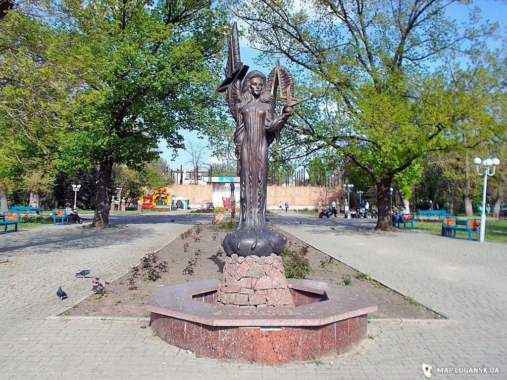Памятник Татьяне Снежиной, Современные, Достопримечательности, Цветные