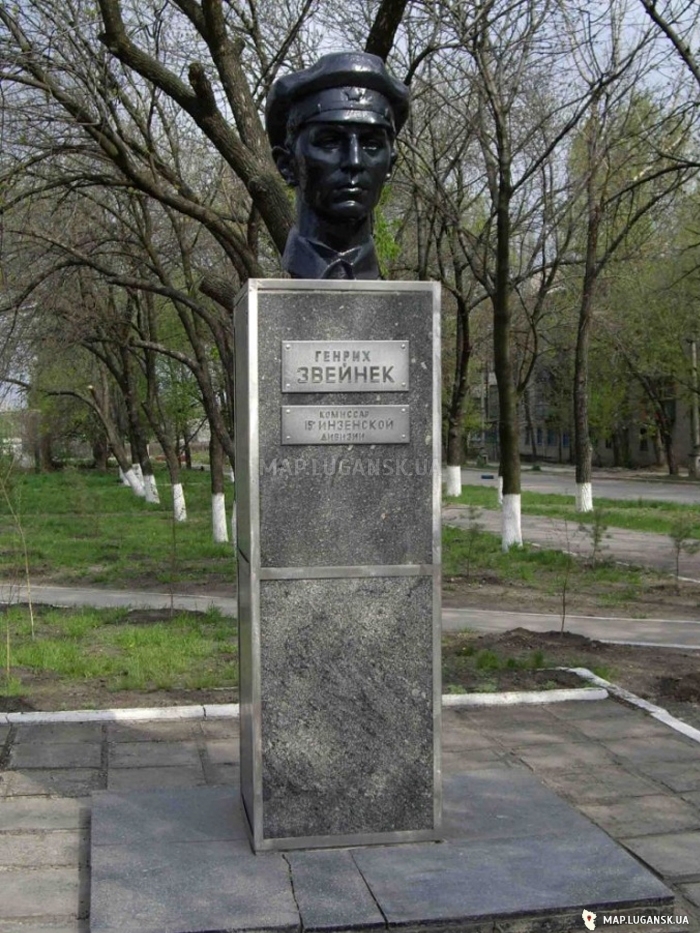 Памятник Генриху Звейнеку , Современные, Достопримечательности, Цветные