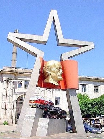 Памятник «Слава Труду», Современные, Достопримечательности, Цветные