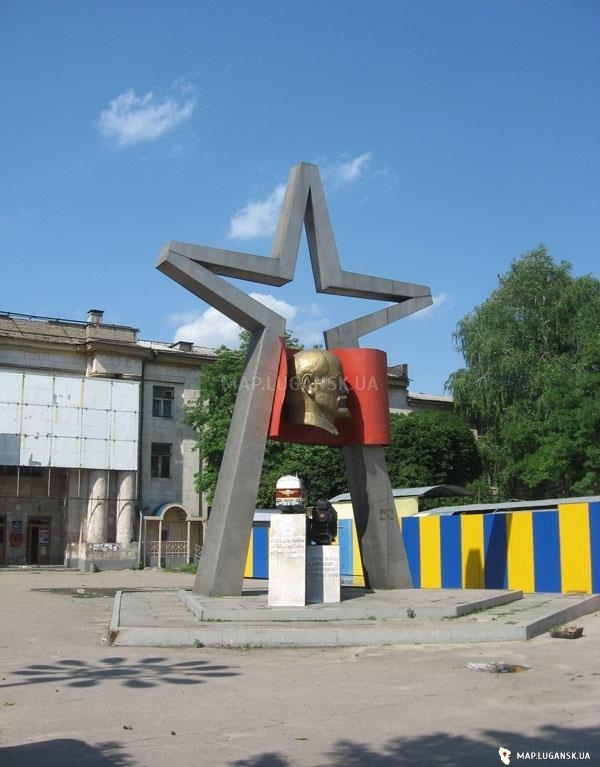 Памятник «Слава Труду», Современные, Достопримечательности, Цветные