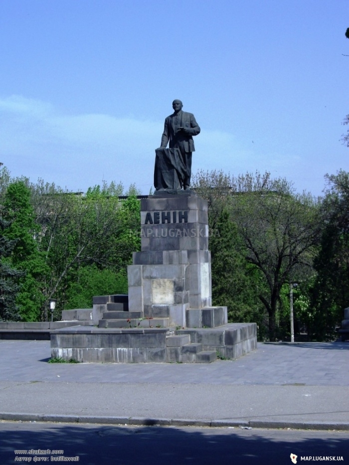 Памятник Владимиру Ленину (на площади Революции) , Современные, Достопримечательности, Цветные