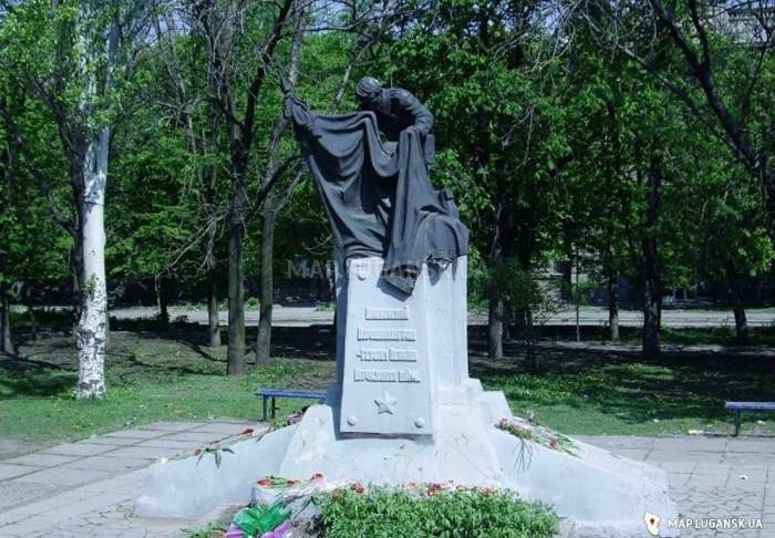 Братская могила Офицеров Советской Армии, Современные, Достопримечательности, Цветные