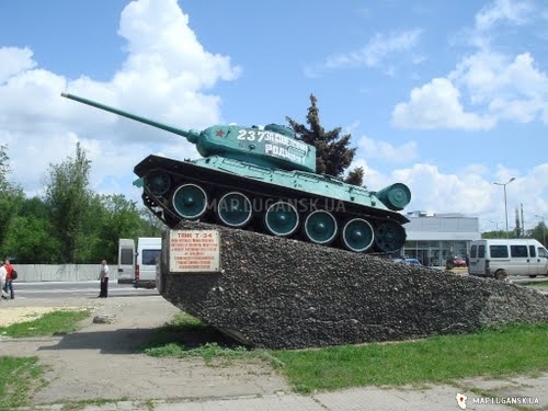 Памятник советским воинам-танкистам, Современные, Достопримечательности, Цветные