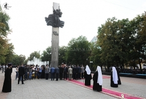 Памятник Героям ВОВ (Пилон Славы)