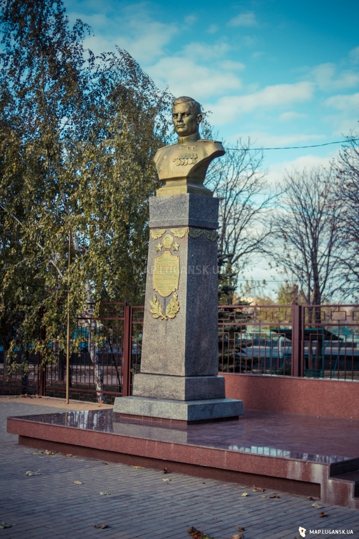 Памятник Горюшкину, Современные, Достопримечательности, Цветные