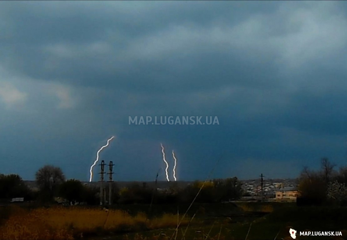 Луганск, 14 апреля 2016 год, Весна, День, Пасмурно, Дождь