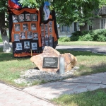 Закладной камень памятника погибшим жителям и защитникам Червонопартизанска, Современные, Достопримечательности, Цветные