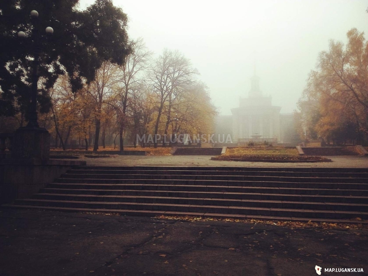 Дом Техники в Луганске в осеннем тумане, Достопримечательности