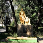 Красный Луч, Памятник Ромащуку П.С., История, Любительские