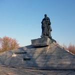 Меловое, Памятник Украина Освободителям, История, Любительские, Достопримечательности