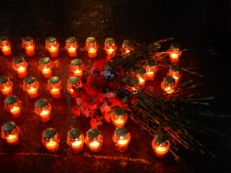 Жители Луганска почтили память жертв крушения Ту-154 в небе над Сочи