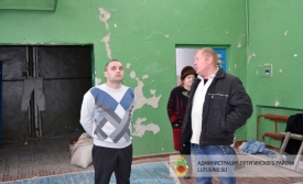 Руководитель Лутугинского района Роман Коретников встретился с жителями сел Каменка и Македоновка.