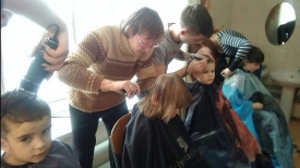 Студенты-парикмахеры Луганска приняли участие в акции для детского дома.