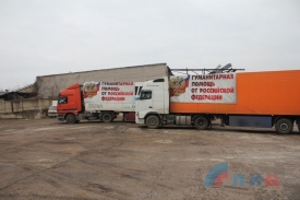 Автомобили очередного, 61-го, гуманитарного конвоя МЧС России, прибывшего сегодня в Луганскую Народную Республику, прошли пограничный и таможенный контроль без замечаний.