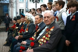 ЛНР к 9 Мая выплатит ветеранам Луганщины единоразовое пособие в 10 тыс. руб.