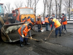 Глава ЛНР поручил до 1 мая отремонтировать наиболее значимые дороги Республики.