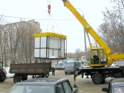 Работа по демонтажу незаконно установленных торговых киосков продолжается в Луганске .