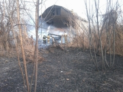 Спасатели Краснодонского района 4 часа боролись с огнем.
