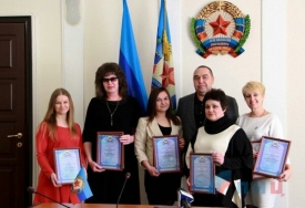 Глава ЛНР вручил премии журналистам Республики, признанным лучшими по итогам марта.