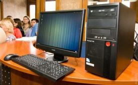 В ЛНР закупили первую партию компьютеров для сельских школ.