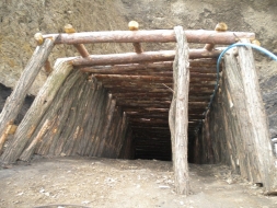 Краснодонской прокуратурой выявлен факт осуществления незаконной добычи полезных ископаемых.