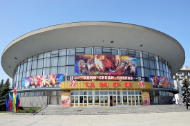Новая программа Один среди тигров дала старт в Луганском цирке.