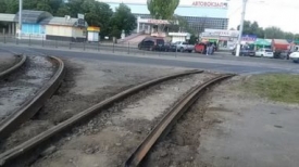 Дорожники завершат демонтаж трамвайных путей на Оборонной в течение дня 12 июня.