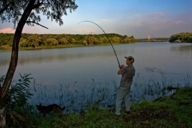 Минприроды определило 8 участков для платной рыбалки на бесплатных водоемах ЛНР.
