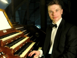 Концерт Константина Волостнова порадовал всех ценителей органной музыки в Луганске